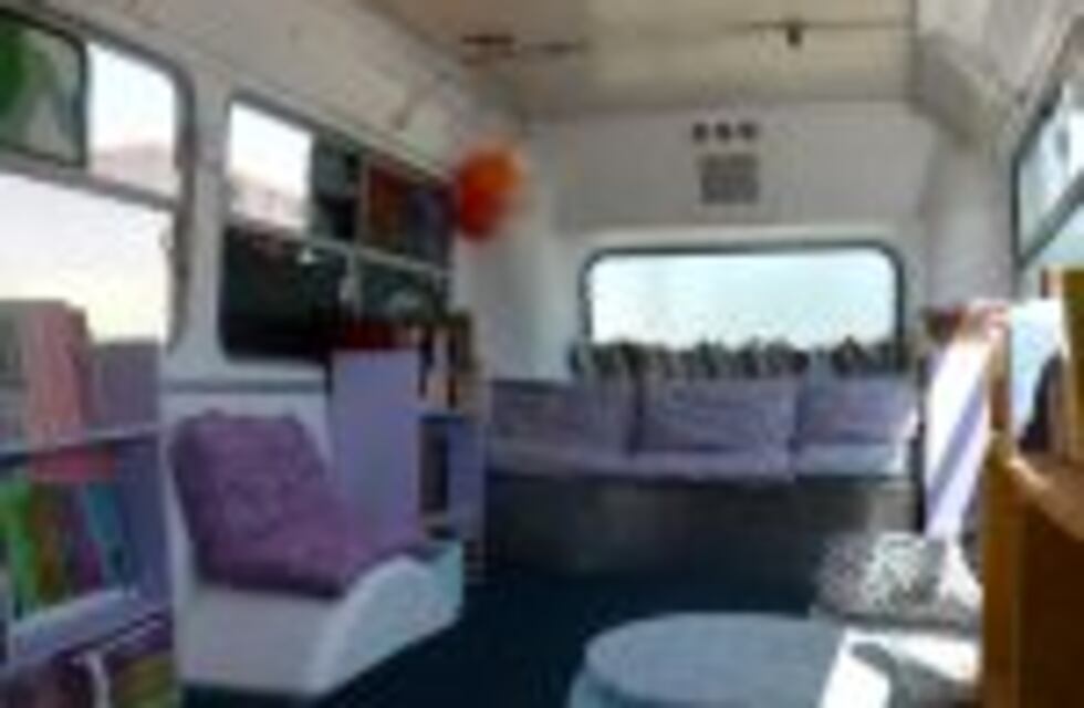 Internas de El Borbollón crearon un centro cultural en un trole