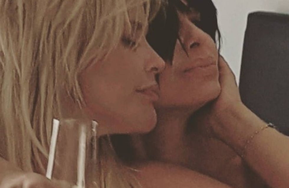 Nazarena Vélez y Daniela Cardone, desnudas y a los besos