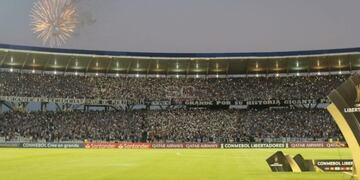 Los hinchas de la T, un espectáculo aparte en la noche copera de Talleres\u002E