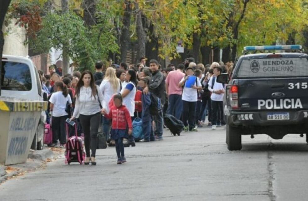 Evacuaron una escuela en Godoy Cruz por una fuga de gas