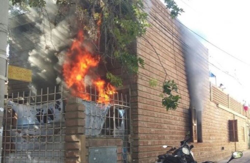 Impresionante rescate de una anciana de un terrible incendio
