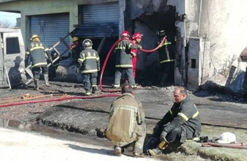 Murió la mujer que estaba grave tras el incendio en un depósito de productos químicos