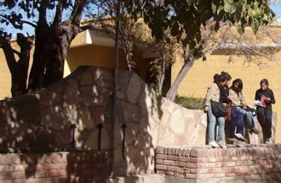 Cayó un preceptor acusado de pedirle favores sexuales a las alumnas