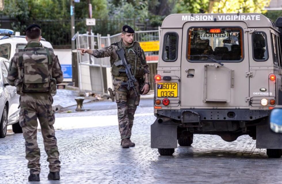 Detuvieron a un hombre por el atropello de militares antiterroristas cerca de París