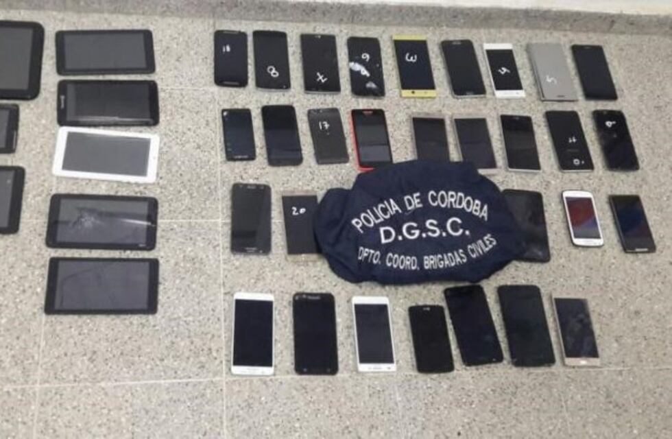 Secuestraron 76 celulares de allanamientos en Villa Revol y una galería céntrica