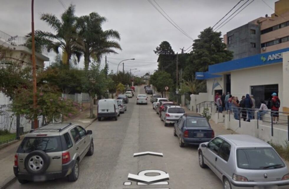 Quedó detenido por amenazar a turistas con un cuchillo