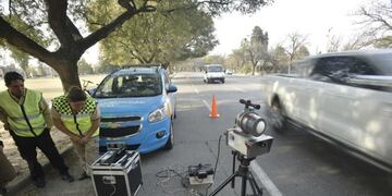 Los controles de velocidad con radares y las multas arrancaron este miércoles en Córdoba\u002E