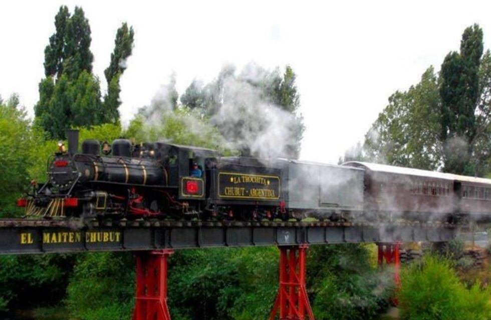 Denuncian al director de CORFO y al gerente de La Trochita