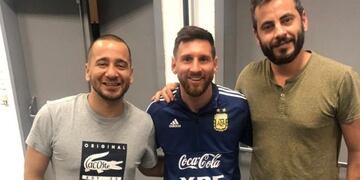 Qué tridente\u002E Camilo y Nardo y una foto especial, en el cumpleaños de la Pulga\u002E