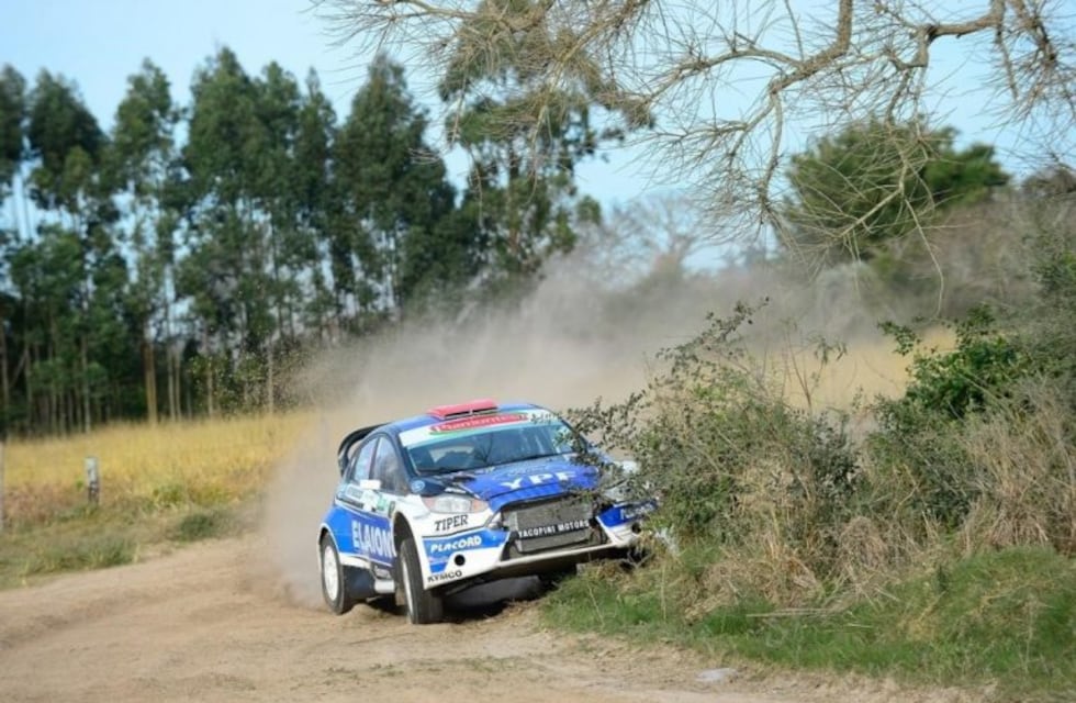 Pilotos a las piñas en el Rally de El Rodeo