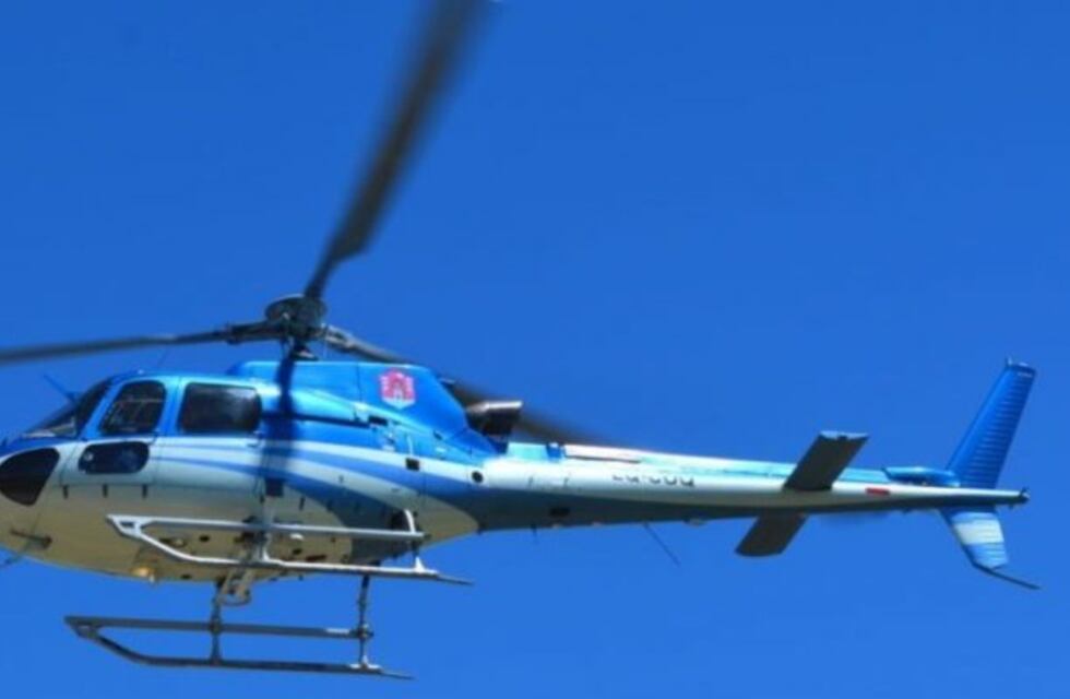 Desde el helicóptero la Policía pide a los cordobeses que cumplan con la cuarentena total