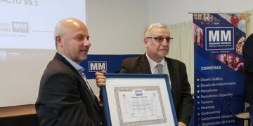 Gustavo Gutiérrez, comentarista de Cadena 3, recibió el premio Honoris Causa\u002E
