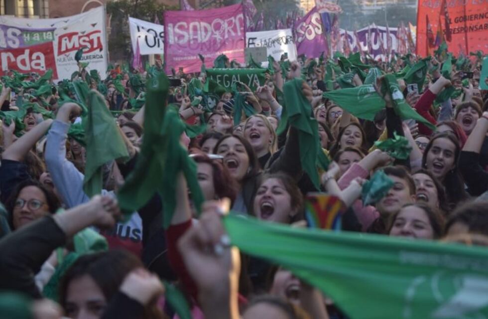 Aborto legal: el "pañuelazo verde" en Córdoba