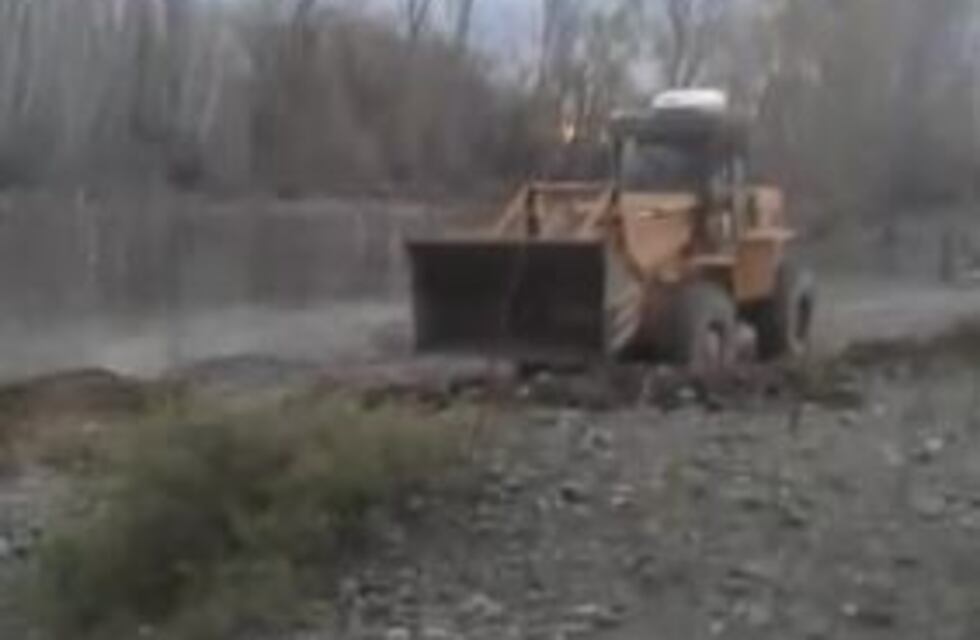 Modificó el cauce del río para que no se le inunde la casa