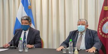 El ministro de Salud, Juan José Esteban, junto al Secretario de Salu, Sergio Humacata (Foto Prensa Gobierno)