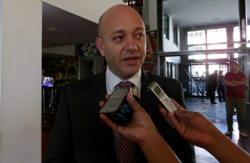 "La población no quiere escuchar promesas de campaña", dice el diputado Hinojo