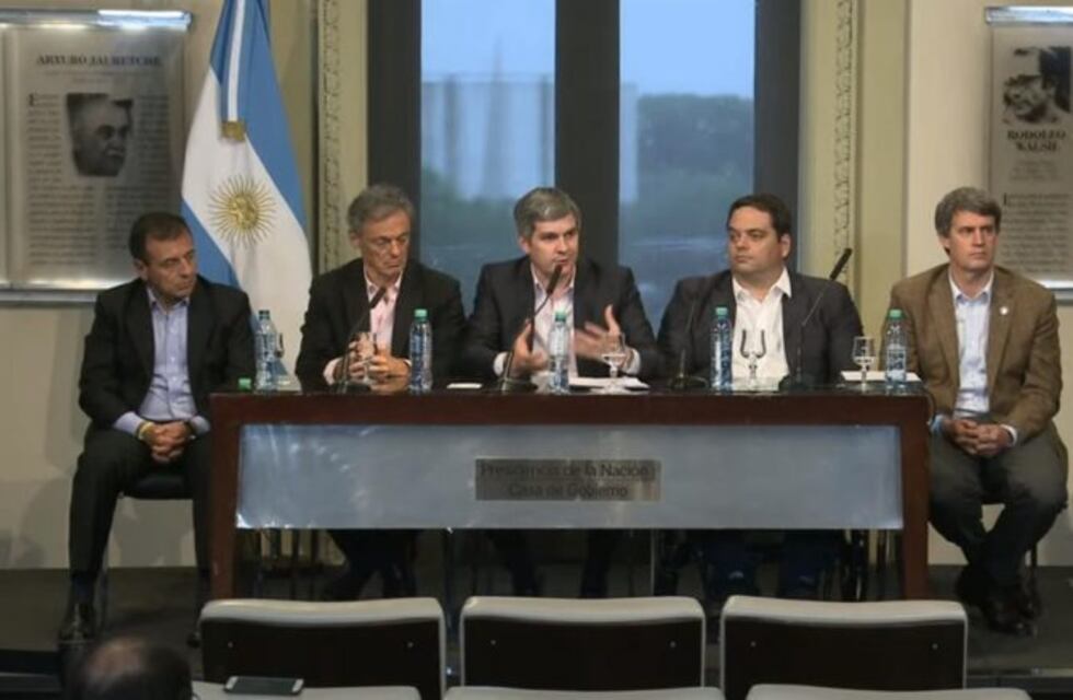 El Gobierno acordó un bono de fin de año de un piso de $2000 para los trabajadores privados