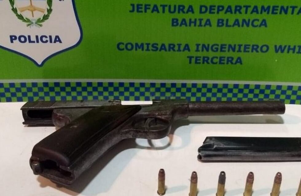 Se quiso escapar de la policía, lo detuvieron e iba armado