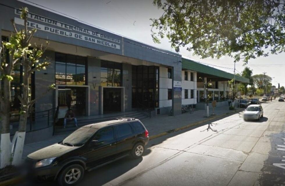 Discutió con un colectivero y le robó el arma a un policía que intentó separarlos