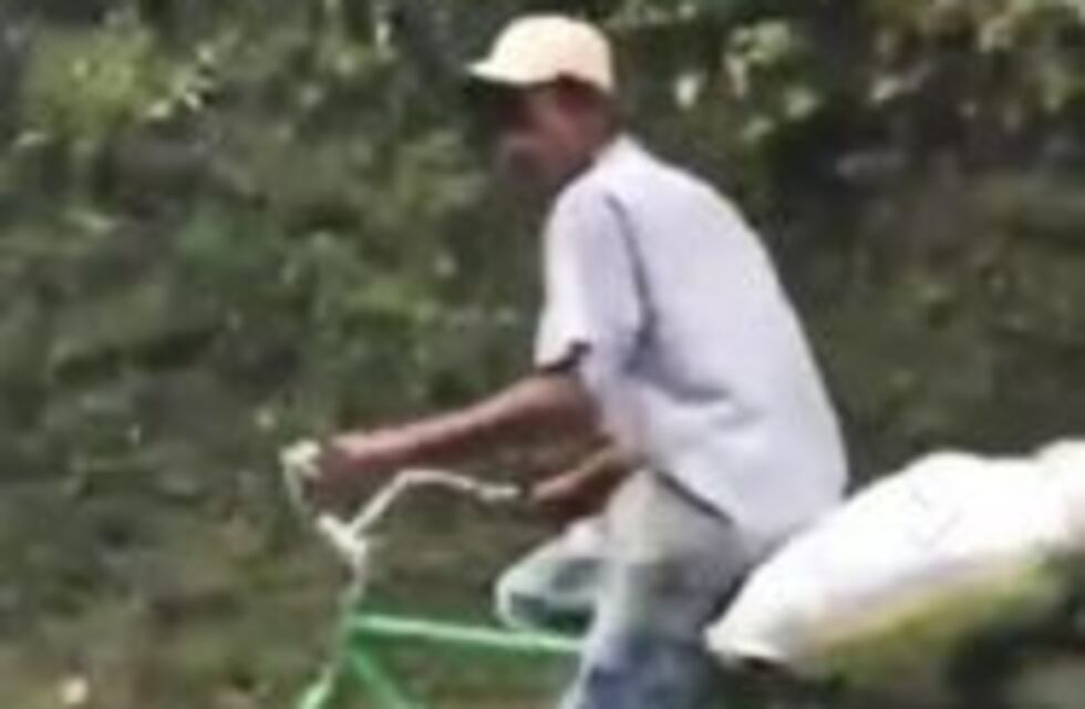 Un colombiano de 63 años dejó en ridículo a dos ciclistas profesionales europeos