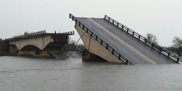 El puente sobre el arroyo Guazú colapsó en julio de 2017