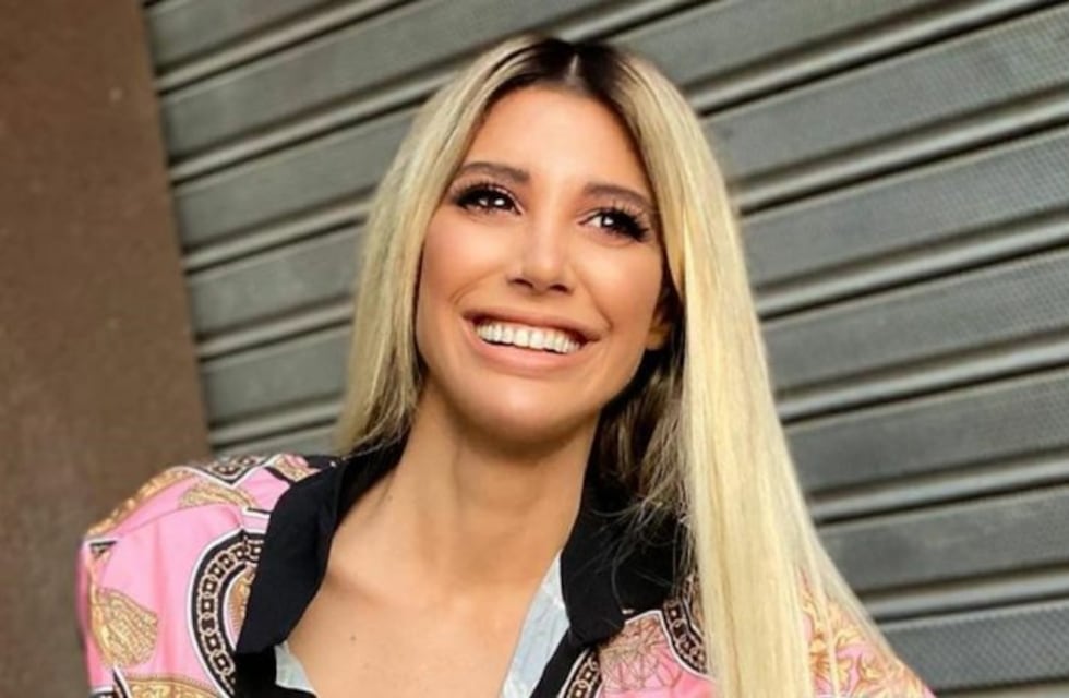Con bigote de Dalí, Stefy Xipolitakis y su mamá imitaron a Nairobi de 'La Casa de Papel'