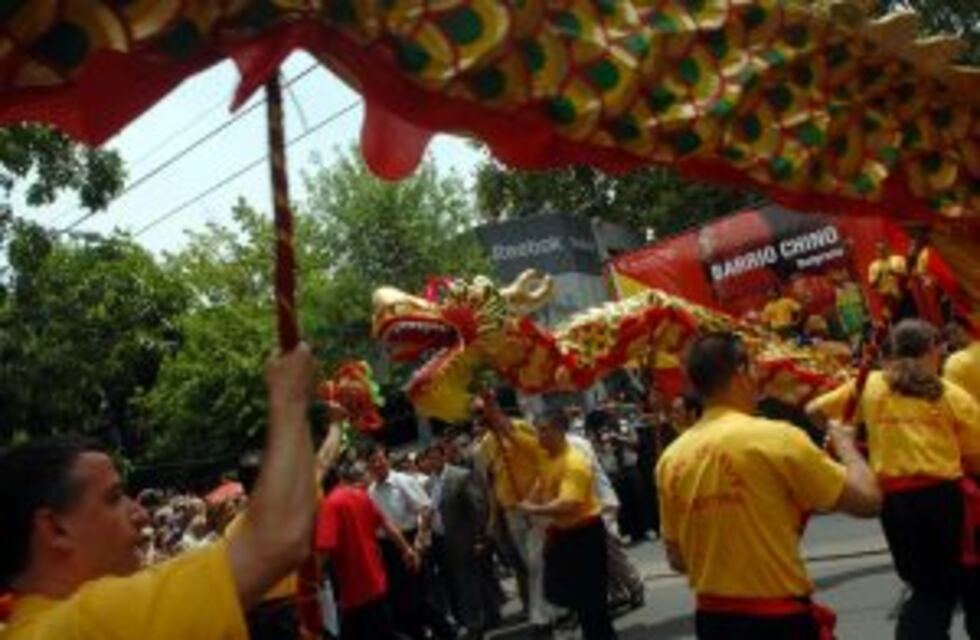 Este fin de semana se celebra el Año Nuevo chino del gallo con fuegos artificiales y danzas