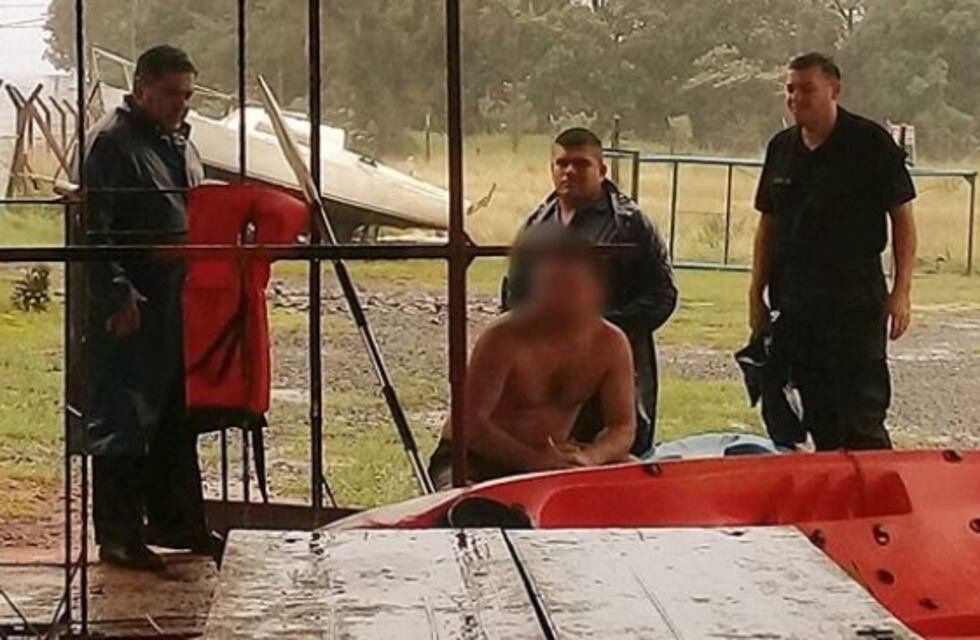 Un palista fue rescatado del río Paraná en medio de la tormenta