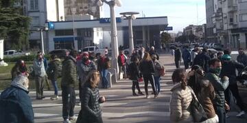 Gimnasios azuleños: dueños y empleados marcharon para pedir la reapertura