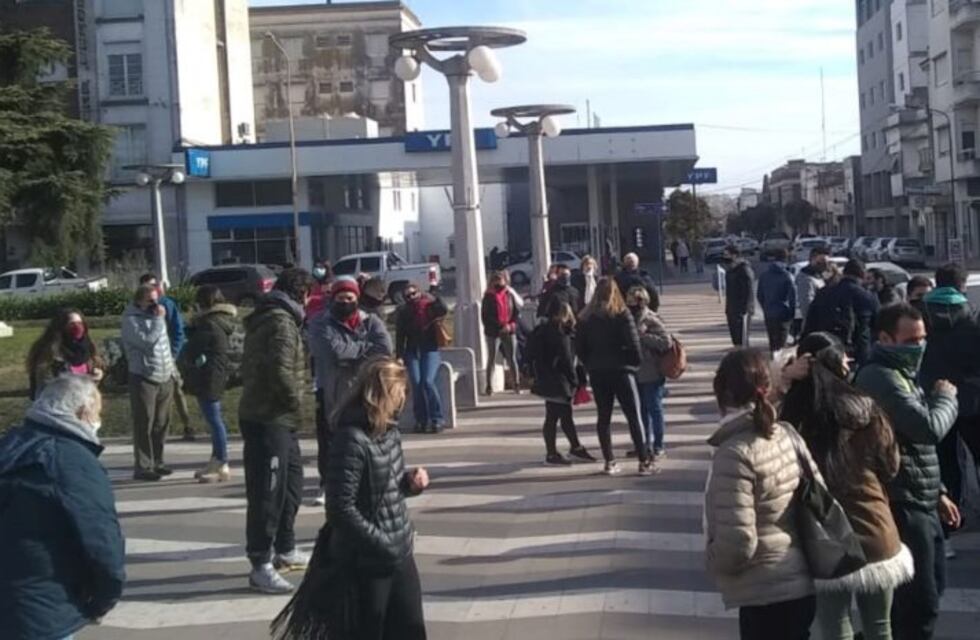 Gimnasios azuleños: dueños y empleados marcharon para pedir la reapertura