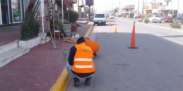 Personal de transporte ejecuta los trabajos