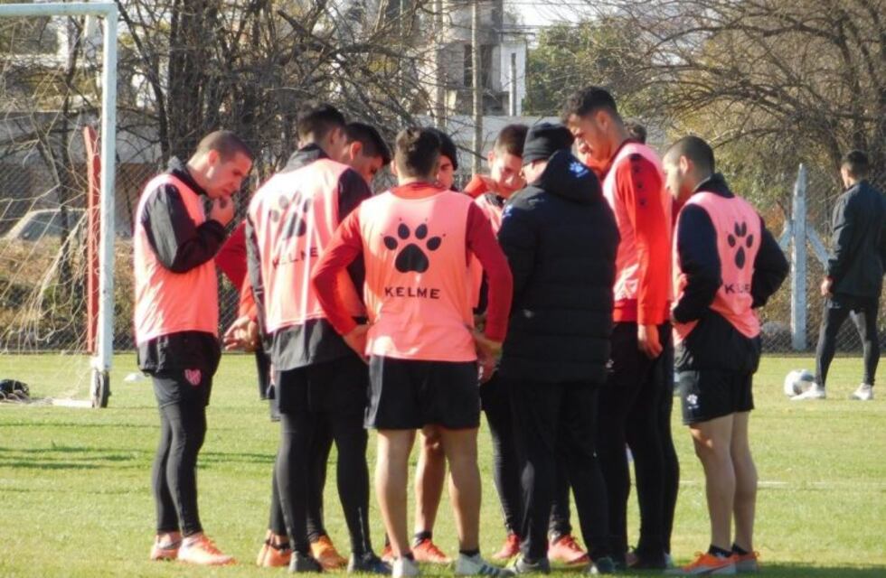 Instituto busca un 9 mientras sigue con amistosos