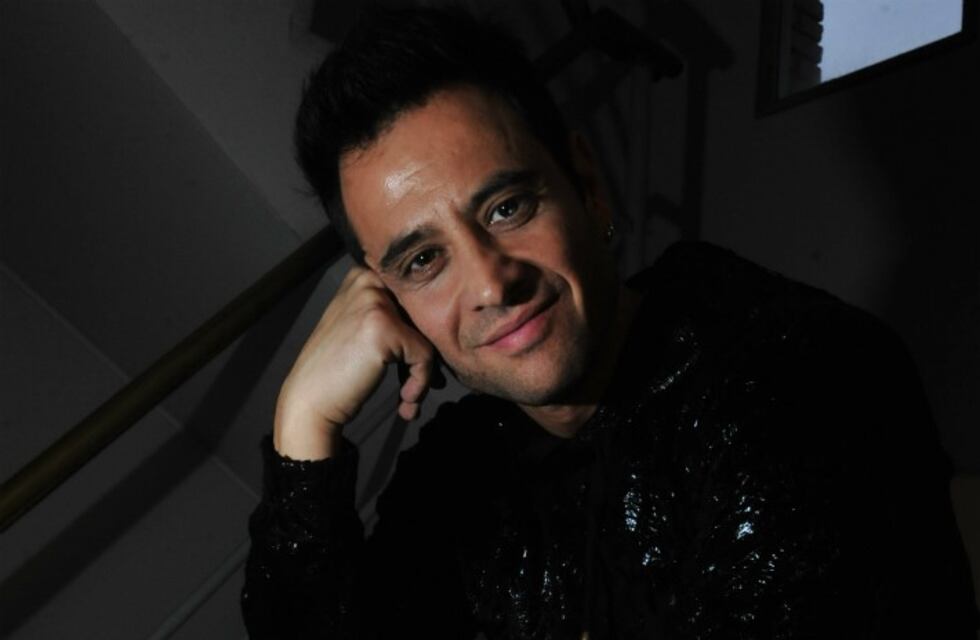 Lisandro Márquez cantó en vivo en Día a Día antes de su noche de baladas en el Quality