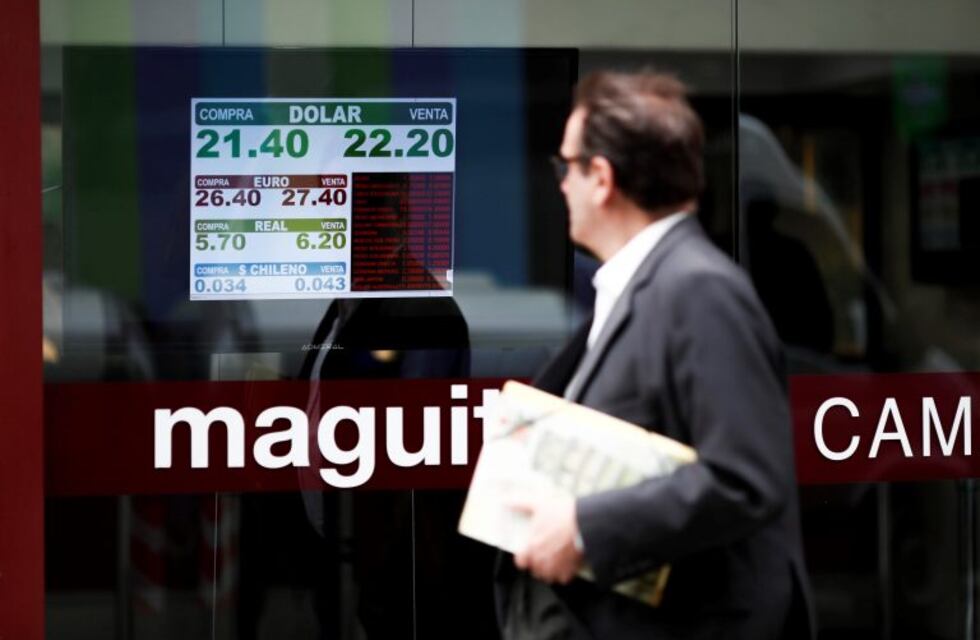 El dólar subió diez centavos y se posicionó por encima de los 22 pesos