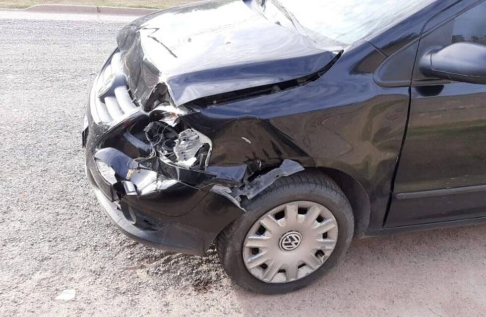 Ruta 51: chocó contra un ternero, el auto quedó destrozado y busca al dueño del animal
