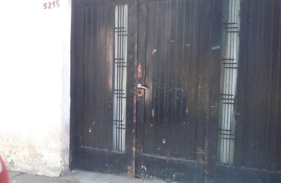 Más de 20 disparos en la noche sobre el frente de una casa en Cerrito y Matienzo