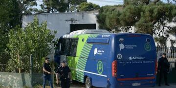 Así llegaron los rugbiers detenidos por el crimen de Fernando Báez Sosa a la audiencia en Villa Gesell\u002E (Clarín)