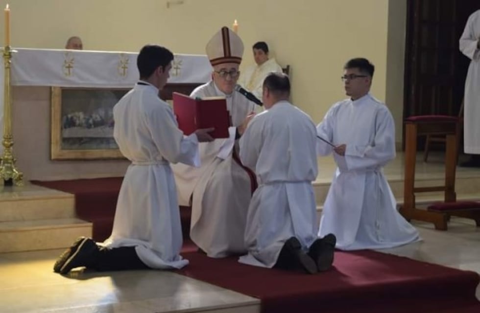 Nuevo diácono consagrado por el obispo Juan Rubén Martínez