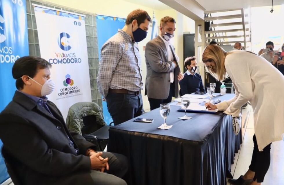 Se entregaron 20 millones de pesos en créditos y se anunciaron 40 millones más