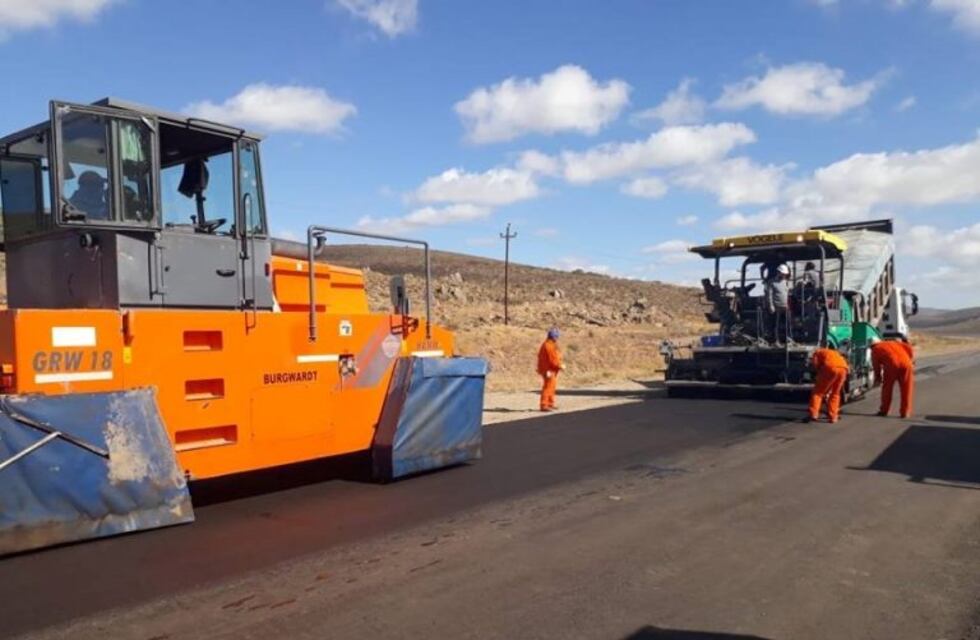 Caleta Olivia: tareas de mantenimiento en el acceso norte de la ciudad