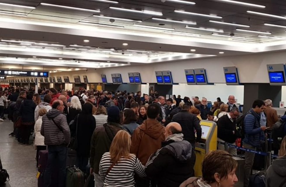 Luego de 10 horas de tensión, se levantó el paro de Aerolíneas Argentinas