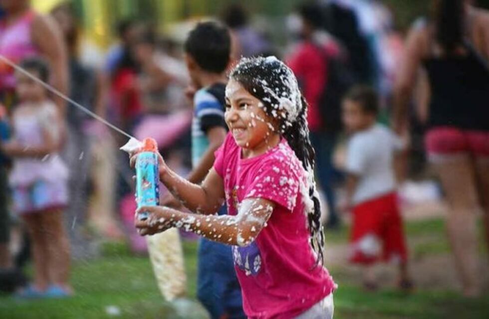 Fiesta de las Colectividades: no se podrá tirar "nieve loca"