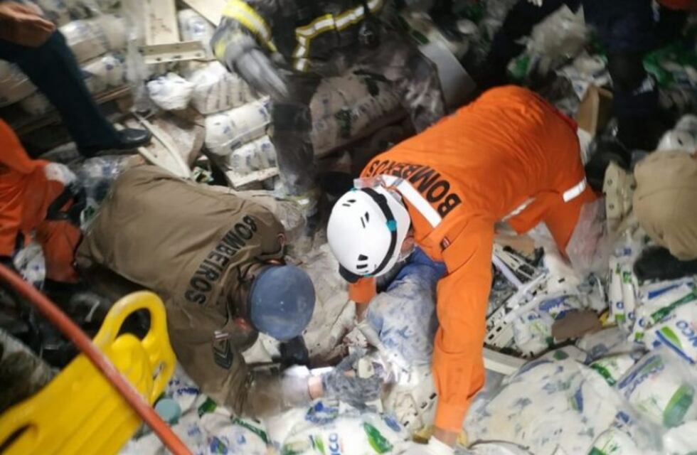 Tragedia en un supermercado: se derrumbaron las estanterías y murió una empleada