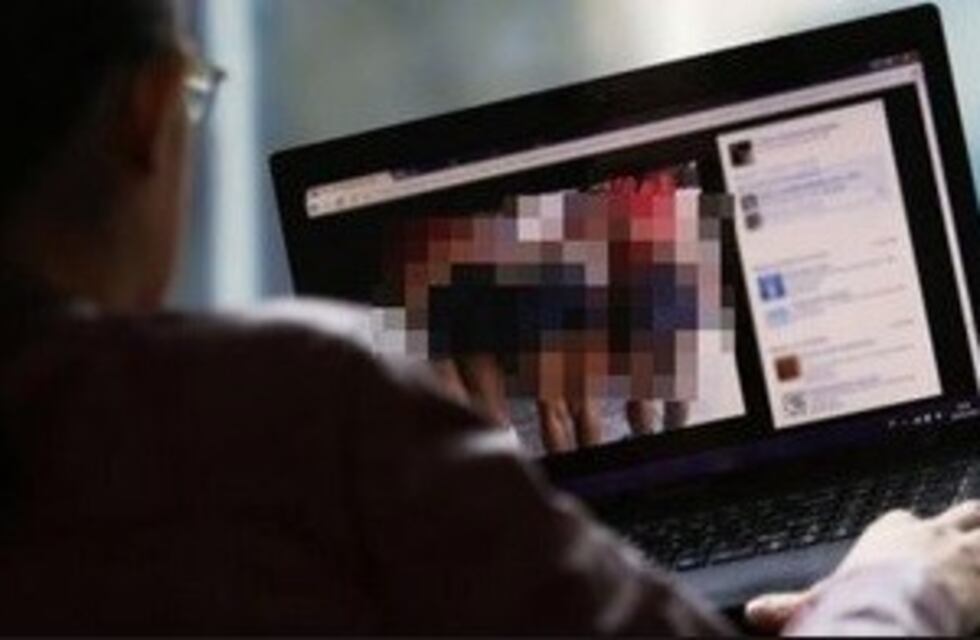 Transmitió pornografía infantil durante una videoconferencia universitaria