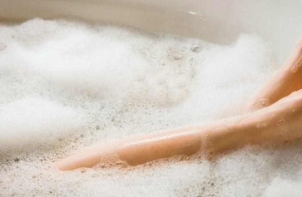 Quiso sacarse una selfie en la bañadera y murió electrocutada