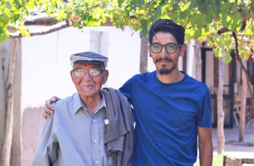 Un joven hizo 6000 kilómetros en bicicleta para reencontrarse con su abuelo