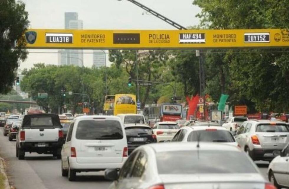 Se detectan por día 400 autos con irregularidades en Buenos Aires a través de lectores de patente