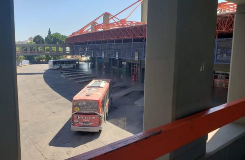 Interurbanos: vuelven a circular algunos colectivos después de que intentaron impedirlo
