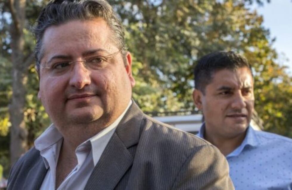 Gustavo Brandan le pidió la renuncia a todo su gabinete en Colonia Caroya