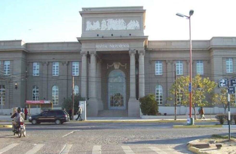 Tres policías ayudaron a una joven a dar a luz en Santiago